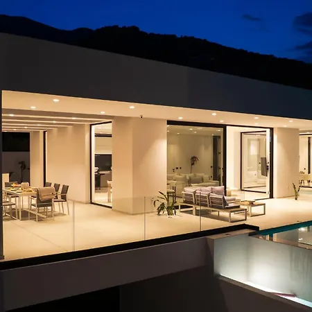 The Oasis, Luxury In Nidri Villa