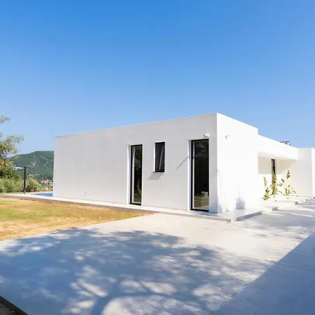The Oasis, Luxury In Nidri Villa *