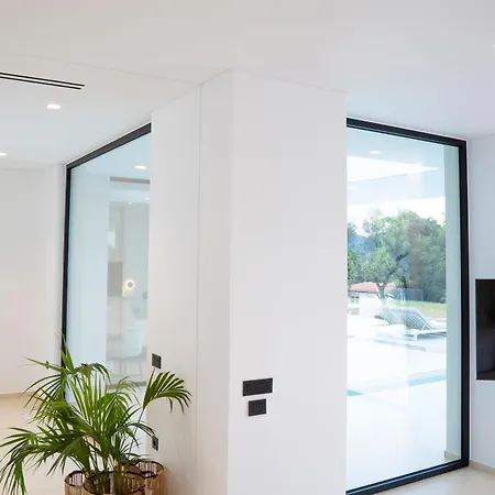 The Oasis, Luxury In Nidri *