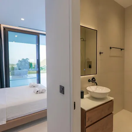 The Oasis, Luxury In Nidri Villa