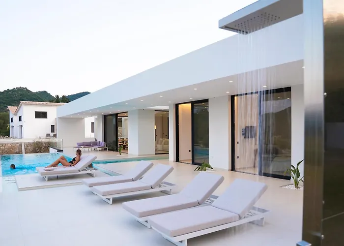 The Oasis, Luxury In Nidri فيلة