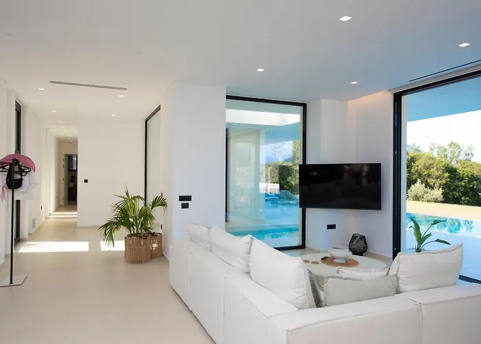 The Oasis, Luxury In Nidri فيلة