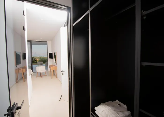 The Oasis, Luxury In Nidri فيلة